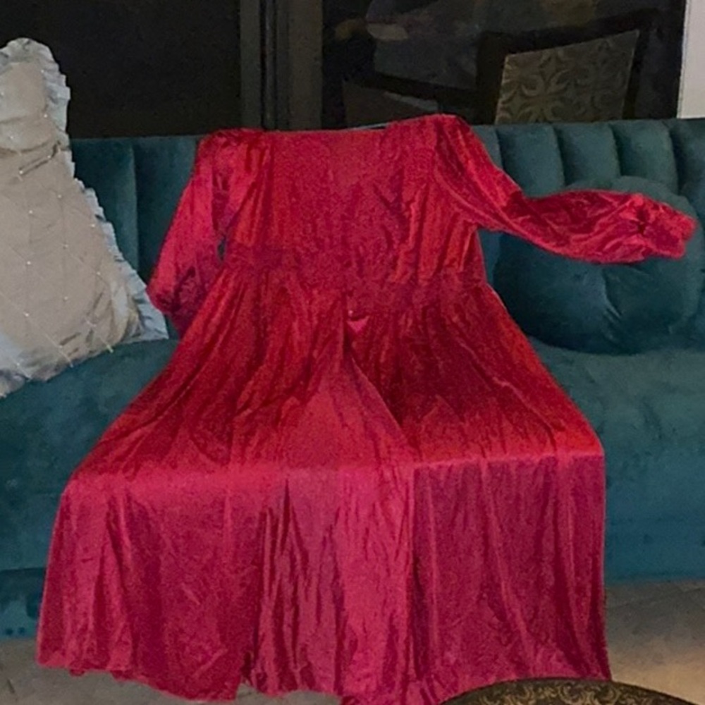 Beautiful Vintage Red Shadowline Robe. Perfect condition.